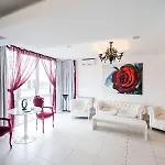 מלון Alex&george Boutique 4*
