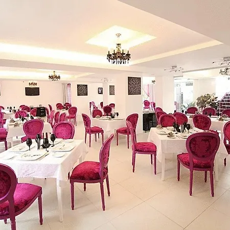 Alex&george Boutique 4*
