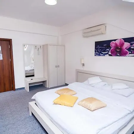 Hotel Alex&george Boutique 4*